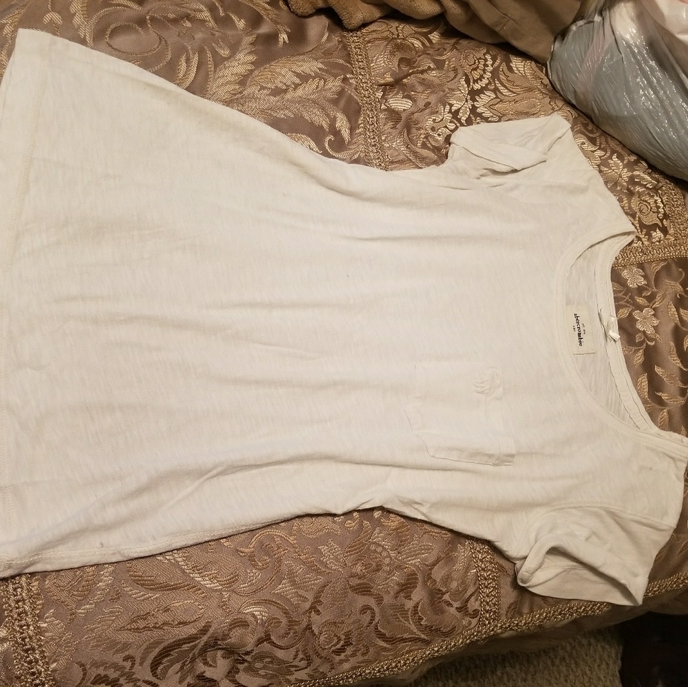 Whit rolled  round neck with pocket tee shirt